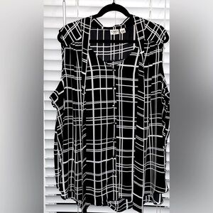 CATO Women’s Size 26/28W Sleeveless Button Down/ Tie Neck Black/White Blouse